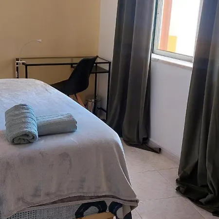 Comfortable With Shared Bathroom Near Harbour منزل للإقامة لاغوس